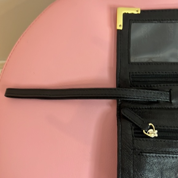 Michael Kors buttery soft leather clutch/wristlet with gold hardware - Picture 10 of 10